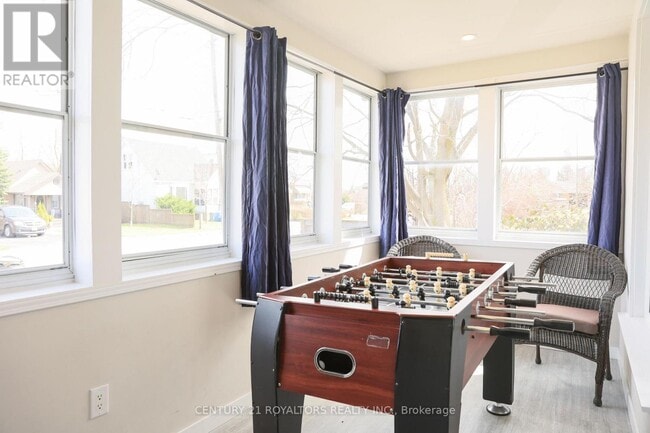 Photo du bâtiment - 5283 Buchanan Ave