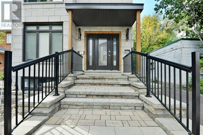 Building Photo - 10 Chestnut St