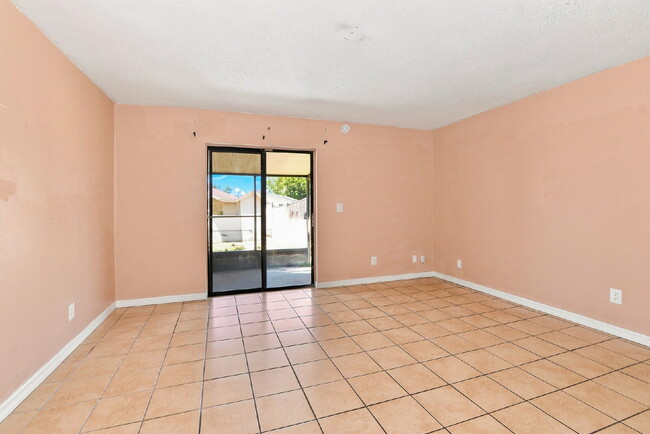 Photo - "Charming Kissimmee Retreat: Spacious 2-Bed Oasis with Modern Comforts!" Apartment