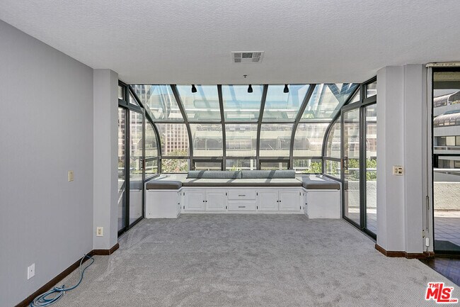 Foto del edificio - 880 W 1st St