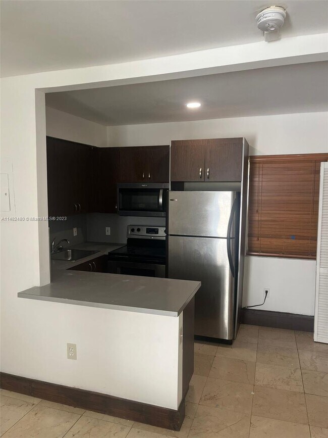 Foto del edificio - 541 NE 62nd St