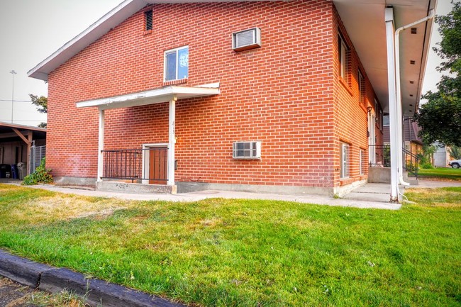 Building Photo - 815 S White Cloud Dr