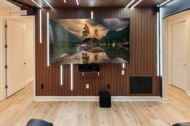 Building Photo - 421 Burma St