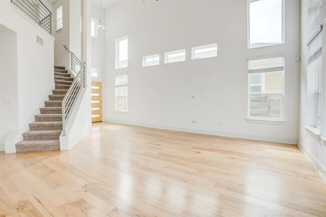 Foto del edificio - 5915 Swayden Ln