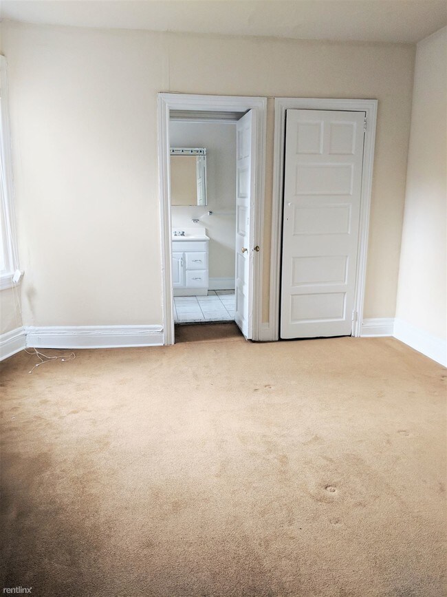 Building Photo - 1 br, 1 bath Apartment - 4033 Baltimore Ave