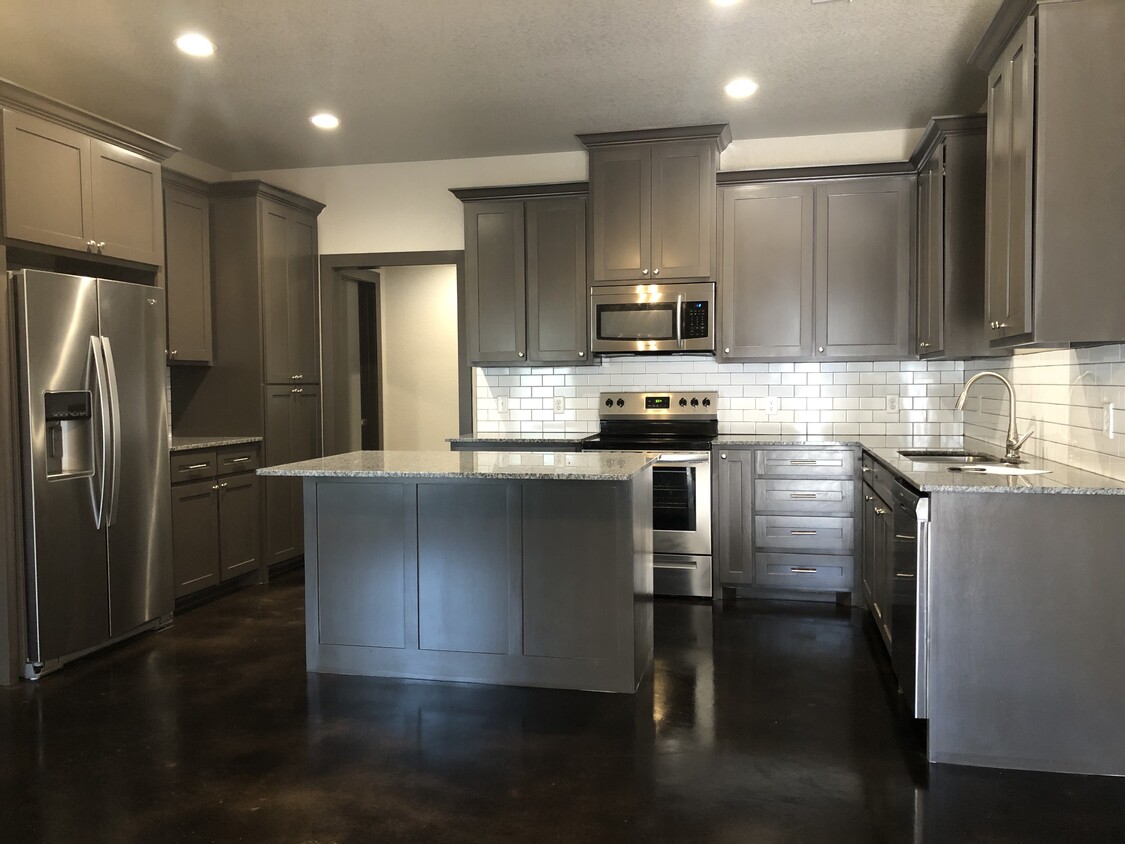 Primary Photo - 403 Co Rd 3383