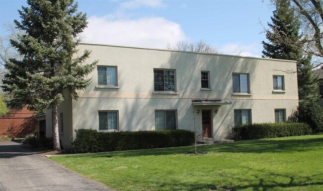 Building Photo - 2074 Ridgeview Rd
