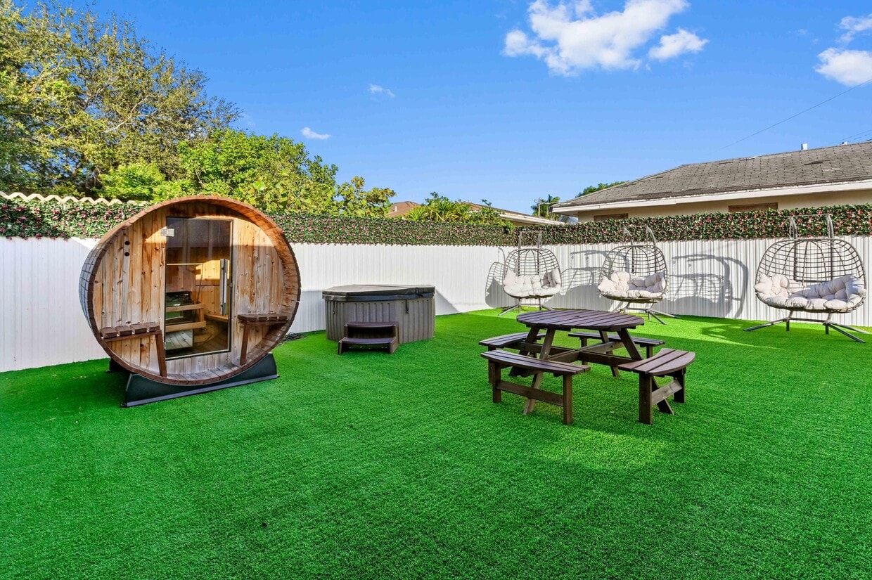 Primary Photo - 2128 Dock St