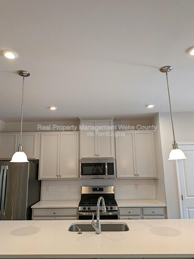 Building Photo - 6608 Pathfinder Wy