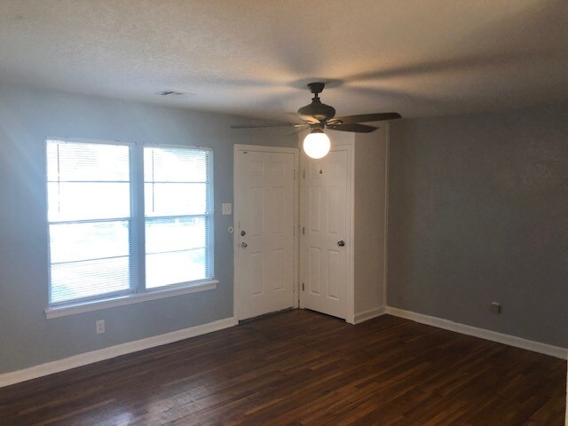 Foto del edificio - 219 Radiance Ave