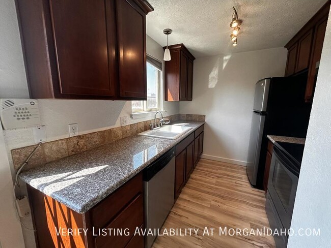 Foto del edificio - 4853 W Targee St