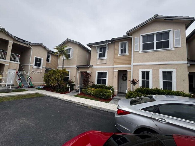 Foto del edificio - 2819 SE 1st Dr