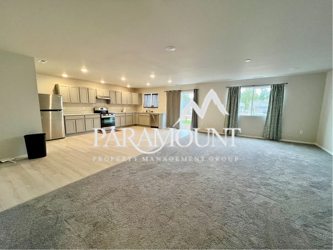 Building Photo - Gorgeous Newer Build 4 Bedroom Home!