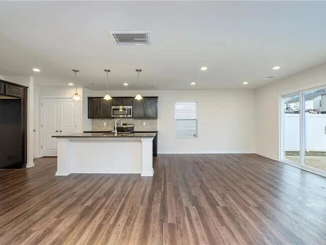 Building Photo - 4 Bedroom Single Family Home in Charlotte
