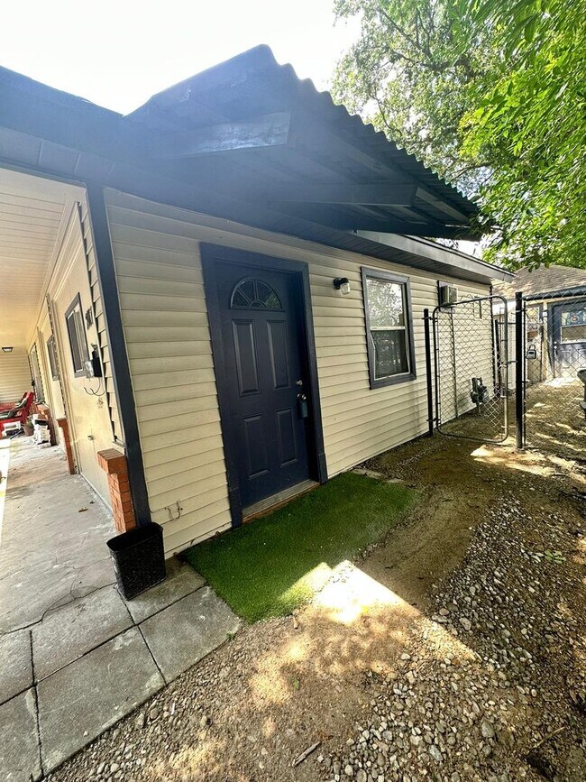 Foto del edificio - 2117 Thonig Rd