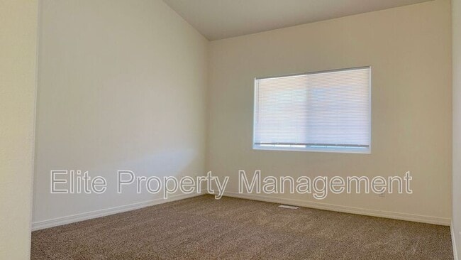 Building Photo - 161 S Stardust Cir