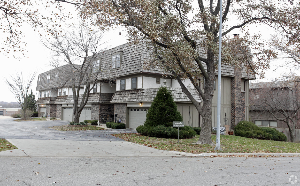 Primary Photo - Cedarbrooke Townhomes