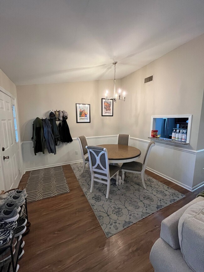 Foto del edificio - 820 Pine View Ln