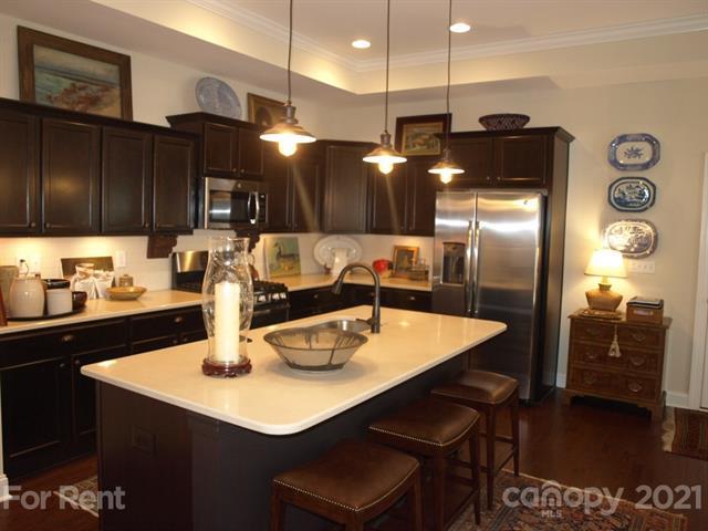 Building Photo - 16211 Lakeside Loop Ln