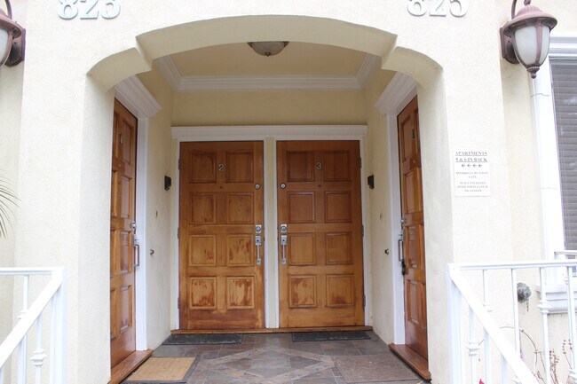 Foto del edificio - 825 12th St