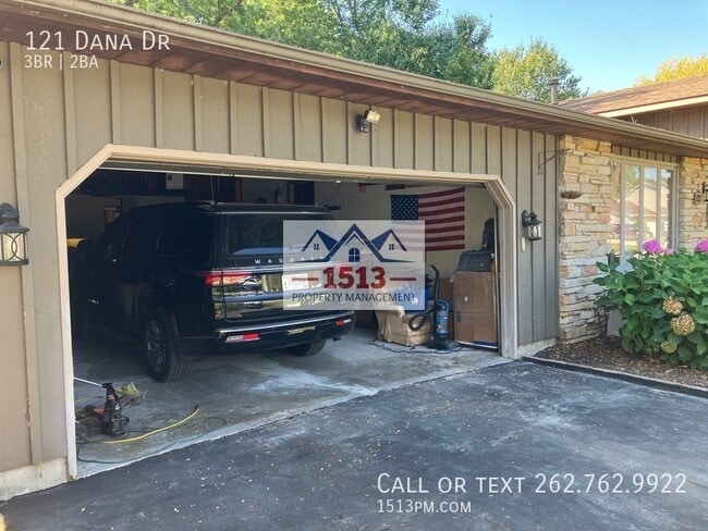 Building Photo - 121 Dana Dr