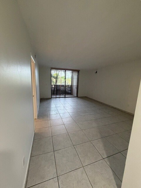 Foto del edificio - 8635 NW 8th St