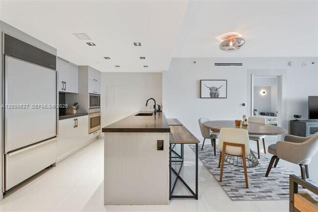 Building Photo - 465 Brickell Ave