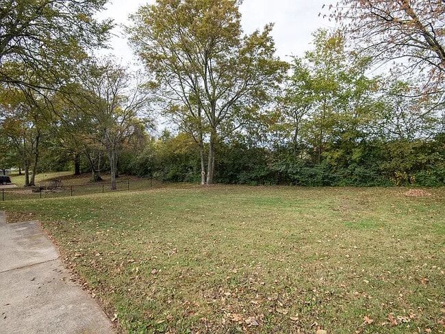 Building Photo - 170 Luna Ln