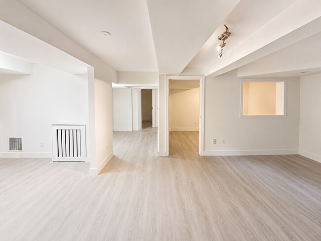 Photo du bâtiment - 171 Bay St S