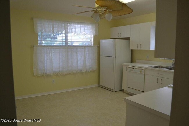 Building Photo - 2542 Ventura Cir