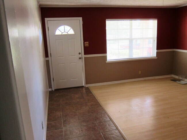 Building Photo - 6160 Carnation Dr