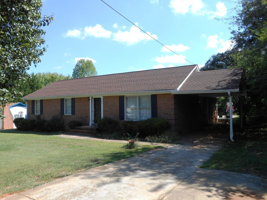Primary Photo - Price Improvement! Single Brick Ranch in G...