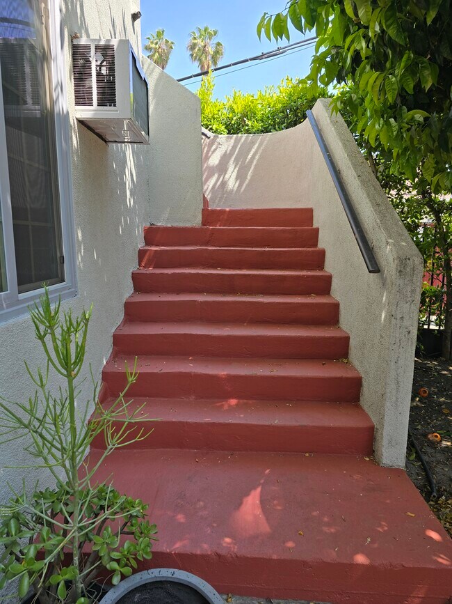 Foto del edificio - 130 S Hoover St