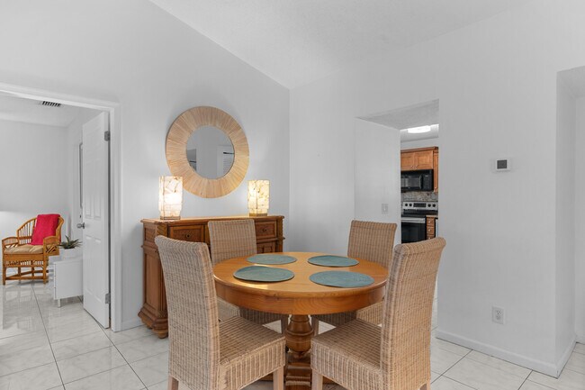 Building Photo - 2221 Florida Blvd