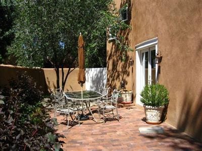 Building Photo - 644 Old Santa Fe Trl