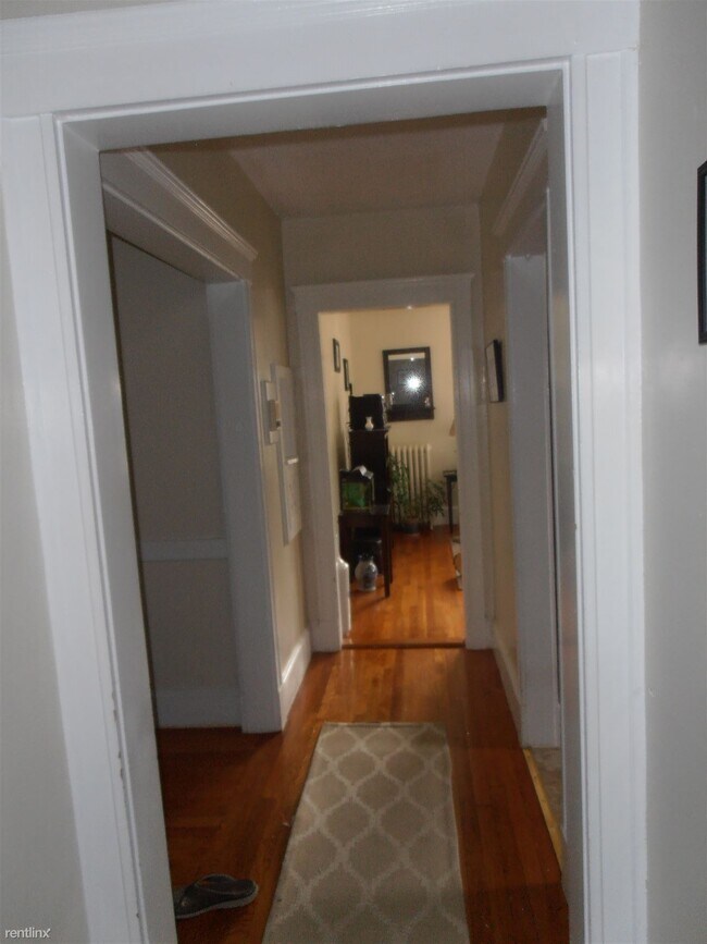 Building Photo - 14 Russell St