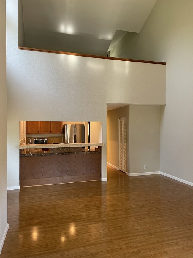 Building Photo - "Charming 2-Bed Condo with Granite Counter...