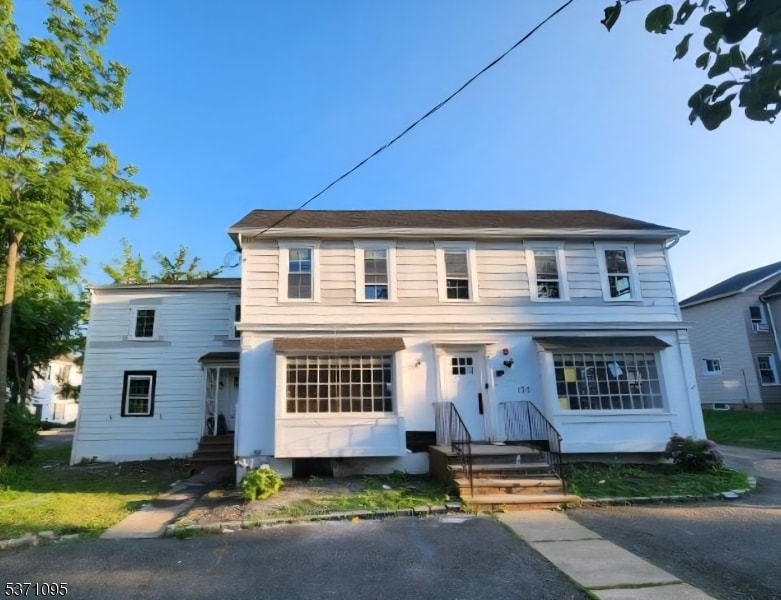 Primary Photo - 135 Main St