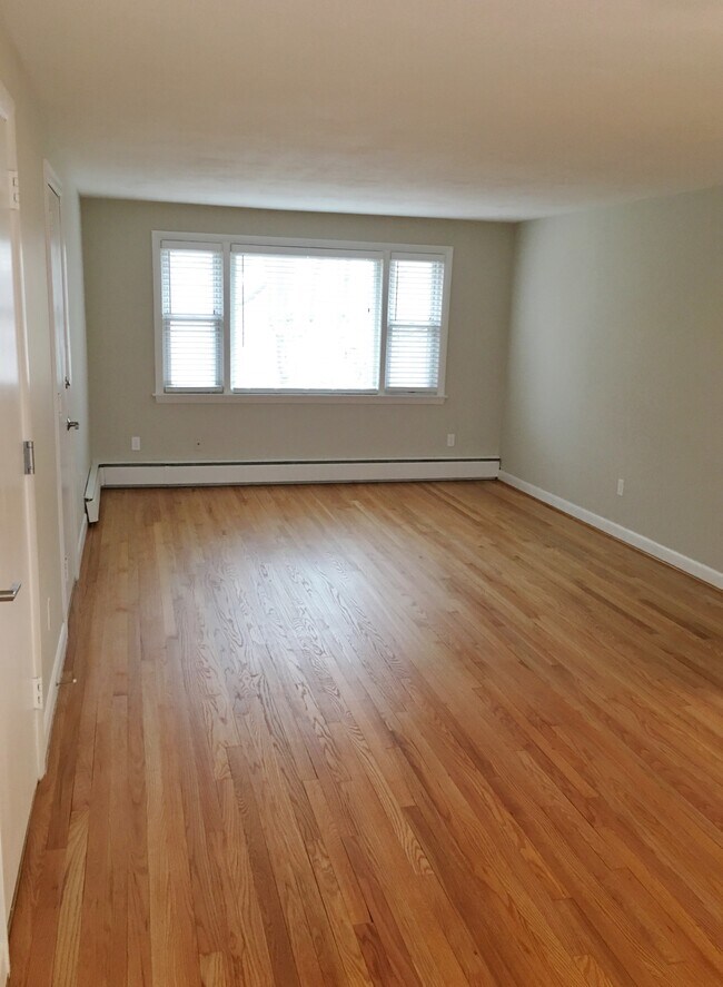 Living Room - 57 Sky View Dr