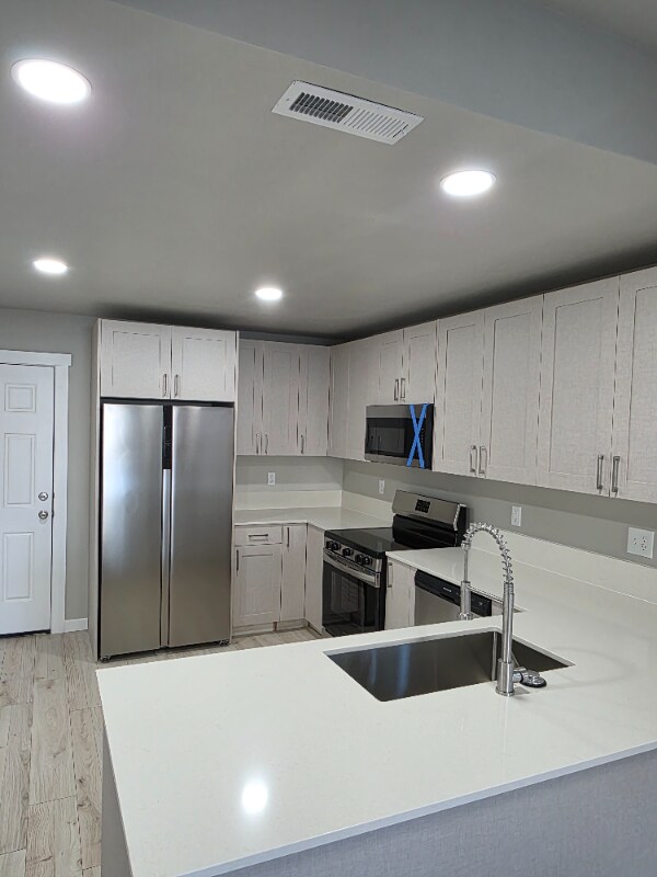 Foto del edificio - 6737 Saxton Ave