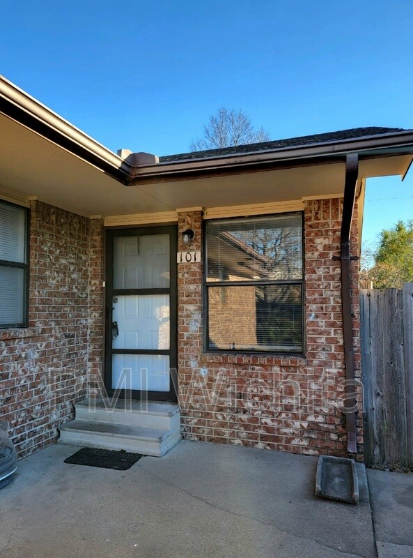 3253 S Holyoke Cir Unit Apt 101, Wichita, KS 67216 Condo for Rent in