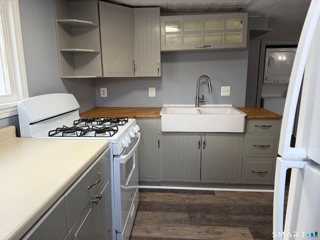 Foto del edificio - 144 Wetmore Ave