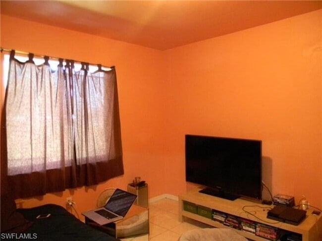Building Photo - Nicely Located 3BR Pool House
