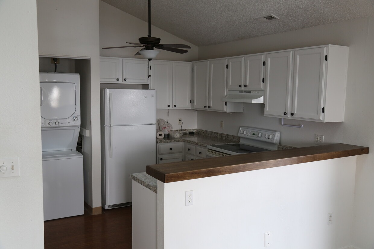 Primary Photo - 9677 W Chatfield Ave