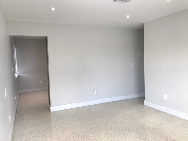 Foto del edificio - 1045 SW 12th St