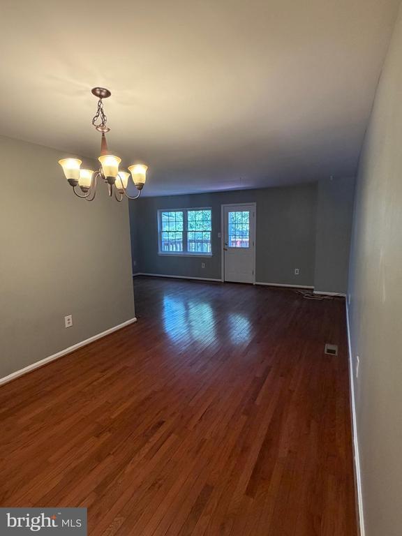 Foto del edificio - 8108 Sandy Spring Rd