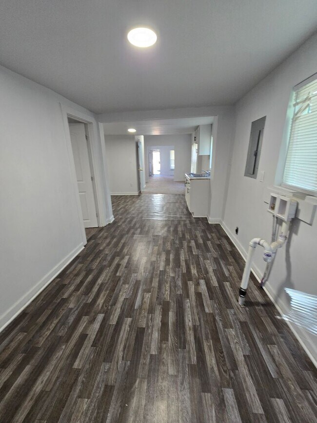 Foto del edificio - Westside Three Bedroom Duplex Located near...