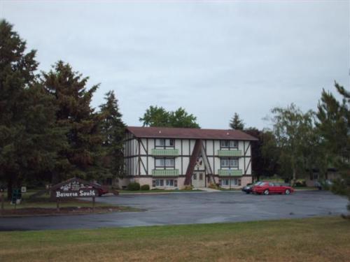 Building Photo - Country Side Apartments