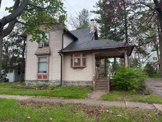 Building Photo - 512 W Ionia St