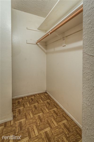 Building Photo - 5240 E Bellevue St